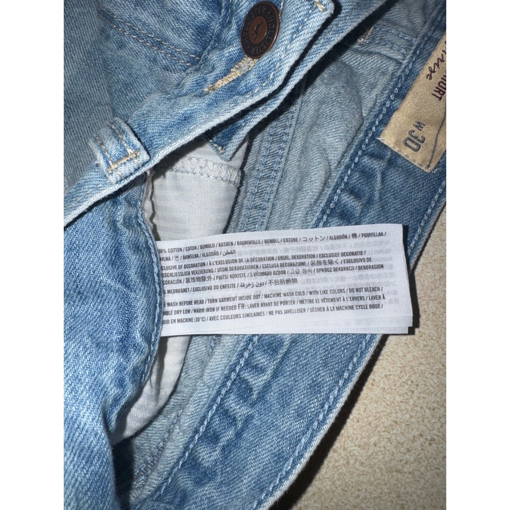 Hollister Vintage High Rise Distressed Denim Shorts Rose Embroidery Size 11 - Picture 5 of 5